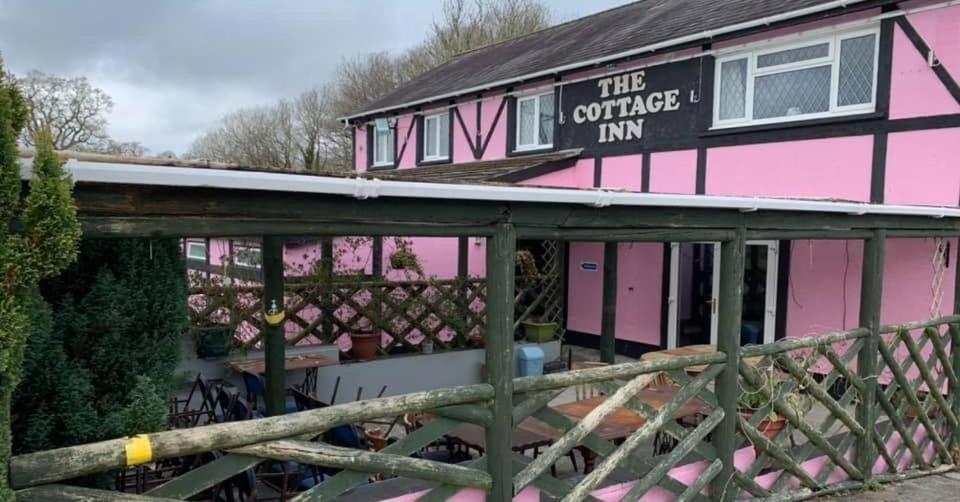 ولياندايلو The Cottage Inn المظهر الخارجي الصورة